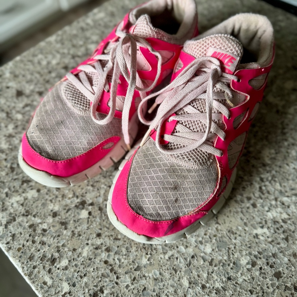 Nike l Women's Hot Pink Sneakers l Nike Free Run l Size : 8 - Picture 9 of 10